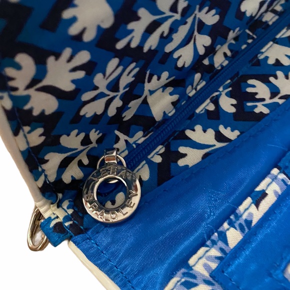 Vera Bradley NWOT Blue Lagoon Wristlet Clutch - Picture 4 of 5